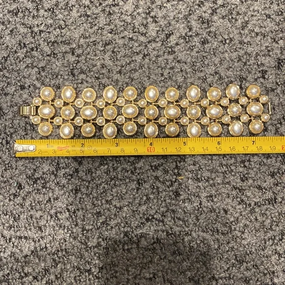 Pearl and Gold Statement Bracelet! - Picture 5 of 5